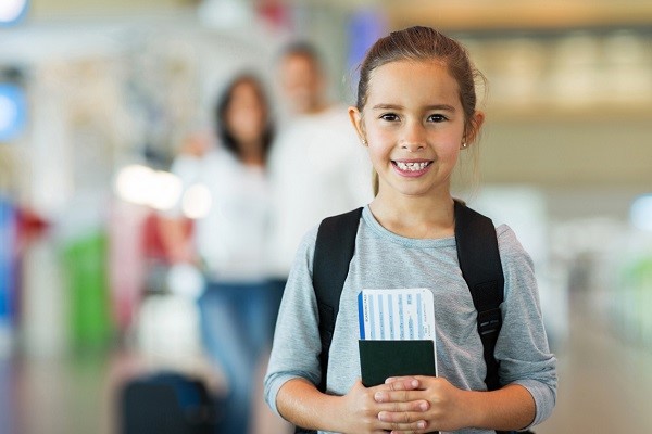Trẻ em đi du lịch nước ngoài có cần hộ chiếu không?