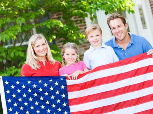 Người bảo lãnh cho người thân diện ưu tiên gia đình có thể là công dân có quốc tịch Mỹ hoặc thường trú nhân Mỹ