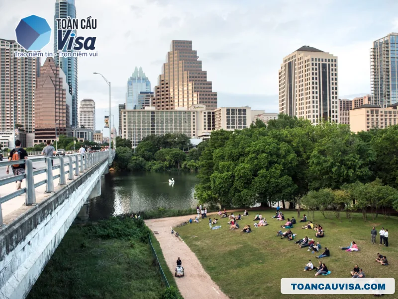 3 Lý Do Khiến Khu Người Việt Ở Texas Ngày Càng Đông 5 Công viên xanh ven sông ở trung tâm thành phố Texas, nơi thời tiết thích hợp với người Việt