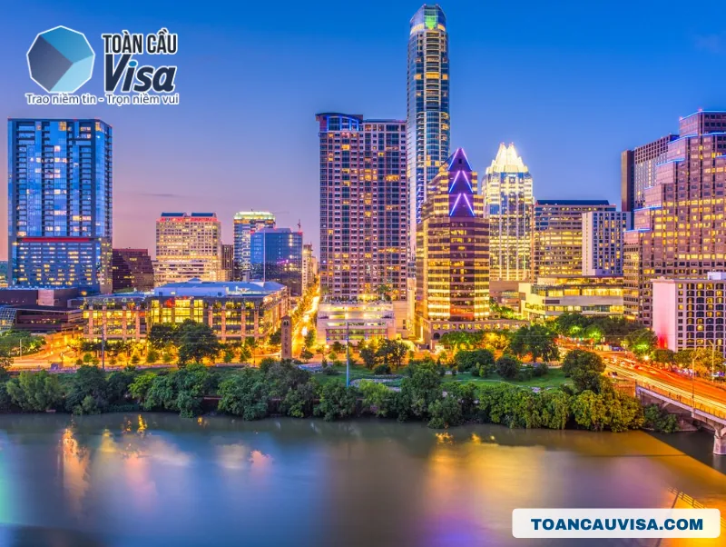 3 Lý Do Khiến Khu Người Việt Ở Texas Ngày Càng Đông 2 Khu trung tâm thành phố ở Texas về đêm bên bờ sông