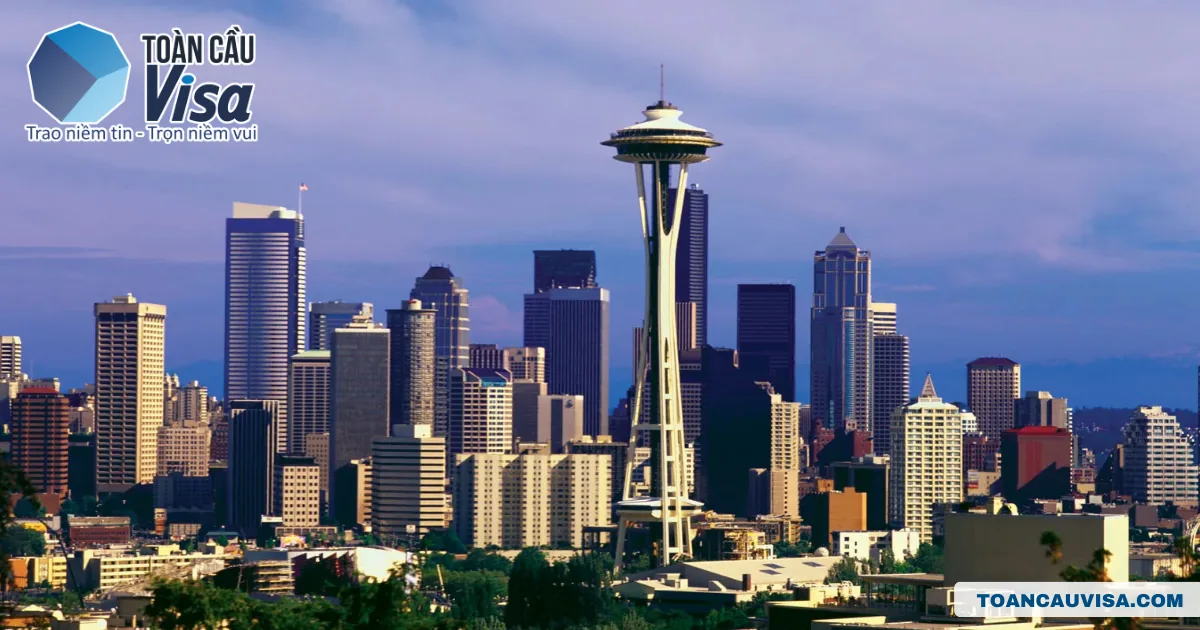 Kinh nghiệm định cư Mỹ: Quy trình định cư và hướng dẫn chi tiết 12 Tháp Space Needle và đường chân trời thành phố Seattle, Washington